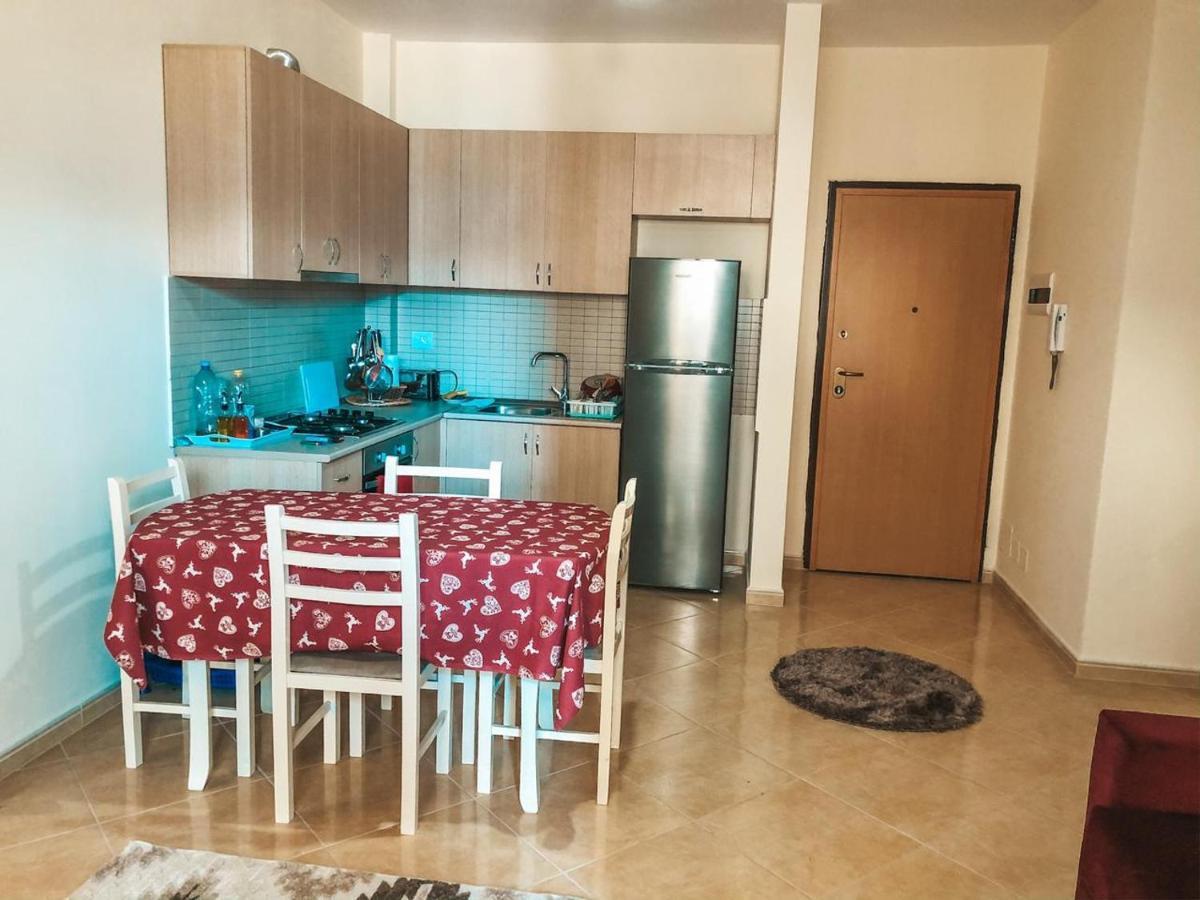 Mimi'S Beach Apartment Vlorë Eksteriør billede